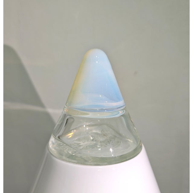 Mid-Century Modern Italian Table Lamp in Milk Glass by Giusto Toso for Leucos, 1970s For Sale - Image 3 of 10