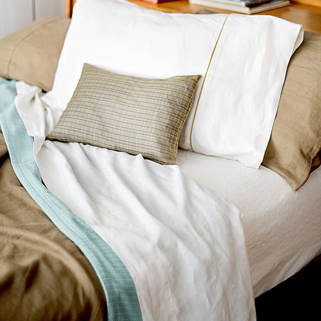 Modernplum Modernplum Linen Sheet Set Off-White Queen - 4 Pieces For Sale - Image 4 of 5