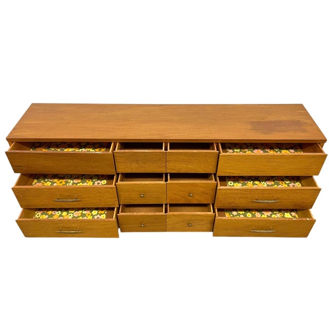 1970s Vintage Mid Century Modern Credenza Dresser With 12 Drawers, Tapered Legs and Brass-Toned Hardware For Sale - Image 5 of 9
