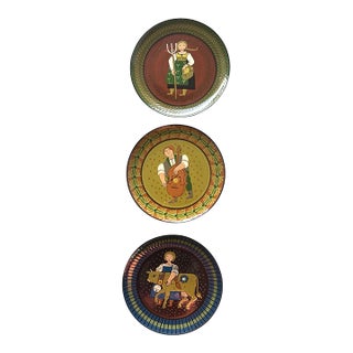 Mid 20th Century Swiss Heimatwerk Basel Hand-Painted Folk Art Wall Plates, Set of 3 For Sale