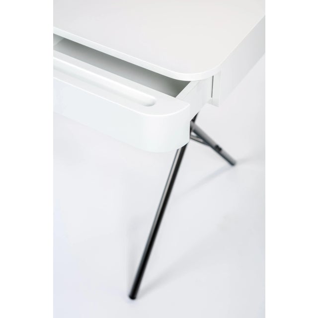 Cosimo Desk with White Mat Lacquer and Glass Top by Marco Zanuso Jr. for Adentro, 2017 For Sale - Image 6 of 12
