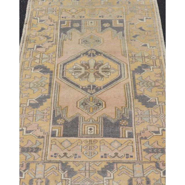 Beige Vintage Oushak Rug From Turkey With Medallion Design in Yellow, Pink, Grey Blue For Sale - Image 8 of 10