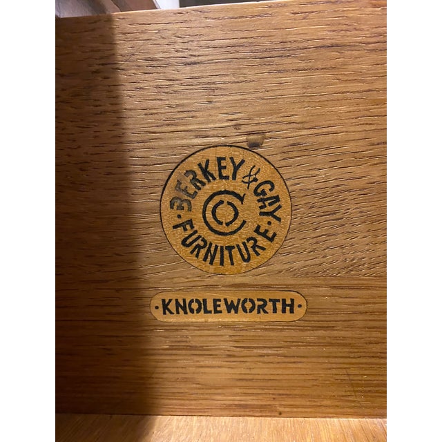 Early 1900s Walnut Dressing Table by Berkey & Gay For Sale In Savannah - Image 6 of 12