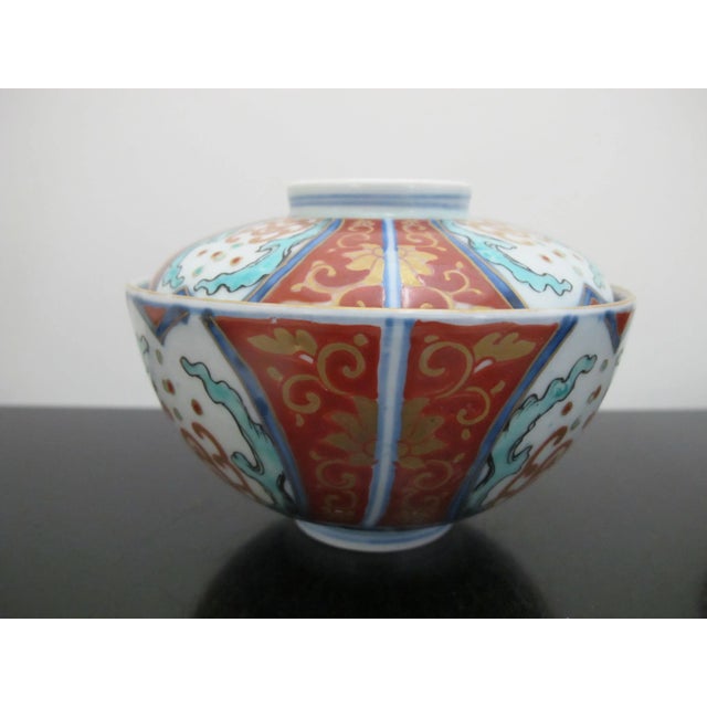 Japanese Old Imari Ornate Red Porcelain Tea Soup Bowl Cup With Lid Set of 3 For Sale - Image 4 of 9
