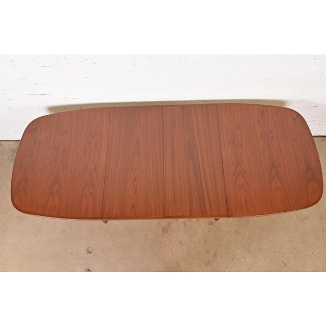 1960s Niels Møller for Gudme Møbelfabrik Danish Modern Sculpted Teak Dining Table, Newly Refinished For Sale - Image 5 of 14