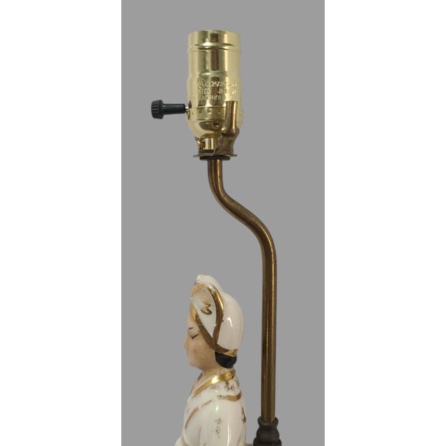 Vintage Hollywood Regency Chinoiserie Asian Figural Painted Table Lamp For Sale - Image 9 of 12