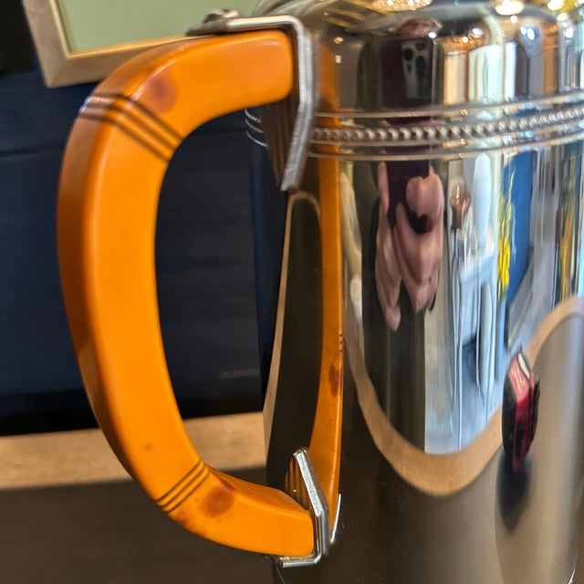 1930s Chrome Cocktail Shaker With Bakelite Handle by Faber For Sale In Boston - Image 6 of 8