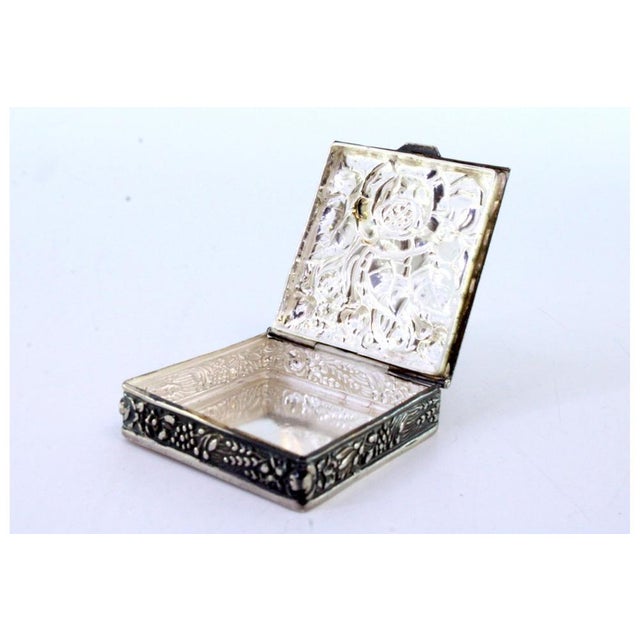 Silver Art Nouveau Silver Pill Box with Flowers on the Lid For Sale - Image 8 of 8