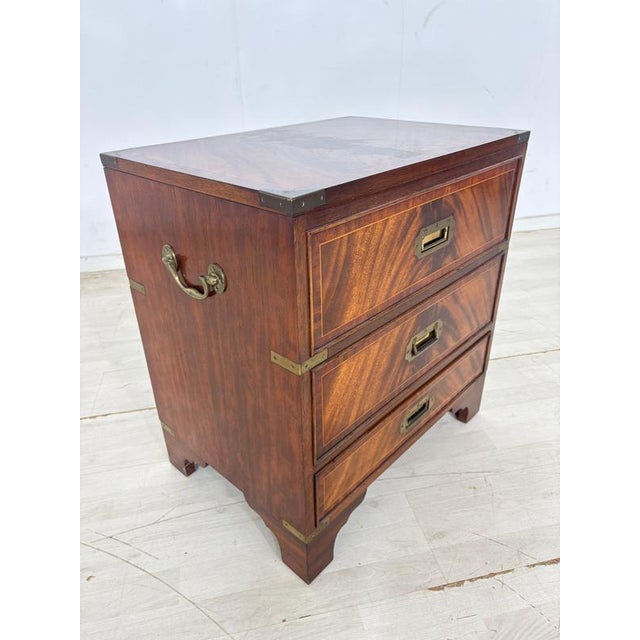 English Chest of Drawers in Mahogany For Sale - Image 4 of 10