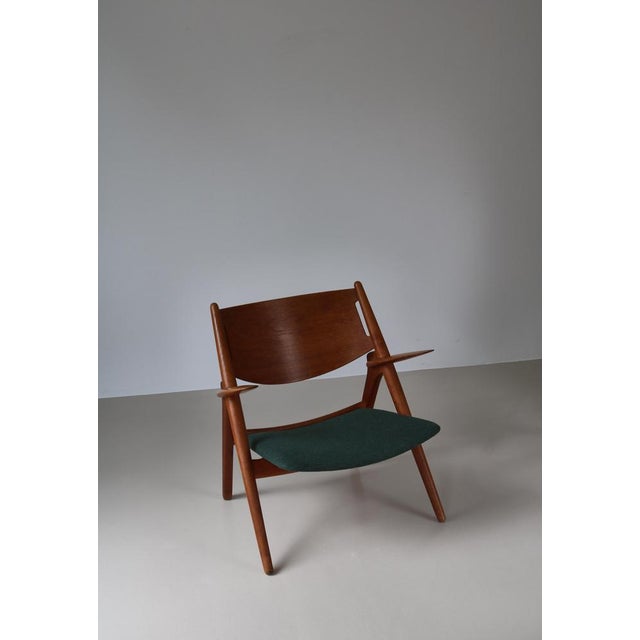 Ch28 Lounge Chair in Patinated Oak attributed to Hans J. Wegner for Carl Hansen & Søn, 1950s For Sale - Image 3 of 16