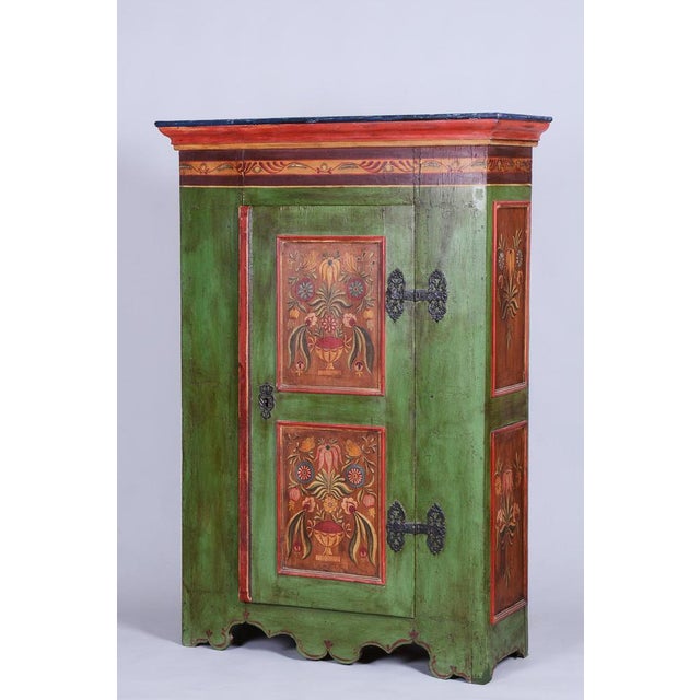 This charming painted cabinet in the Baroque style originates from Bohemia from the early 19th century. It is crafted from...