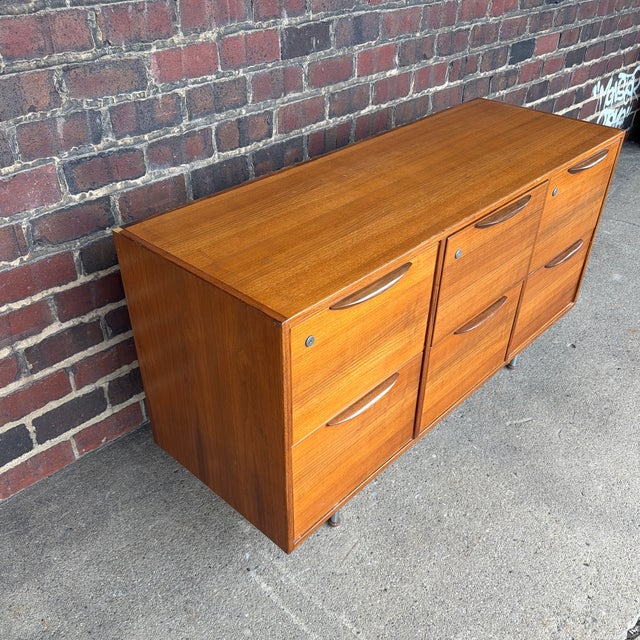 Mid 20th Century Jens Risom Danish Modern Teak & Walnut Six-Drawer Filing Cabinet Credenza For Sale - Image 5 of 9
