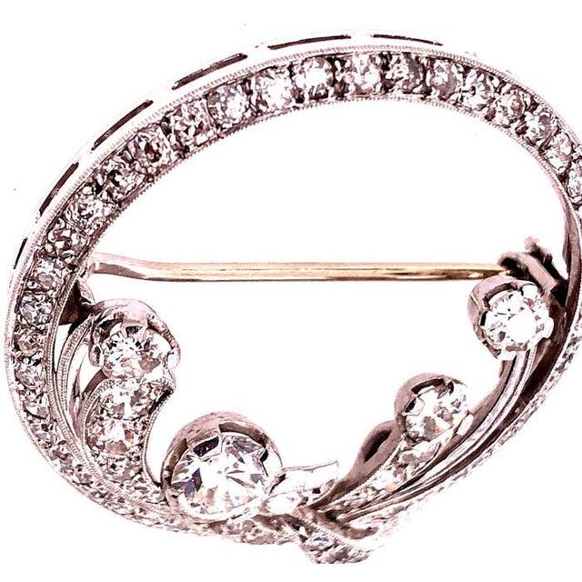 Antique 14 Karat Pin or Brooch in White Gold Diamond Circle For Sale In New York - Image 6 of 12