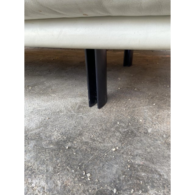Metal Mid-Century Italian White Leather Alanda Sofa by Paolo Piva for B&B Italia / C&B Italia, 1970s For Sale - Image 7 of 15