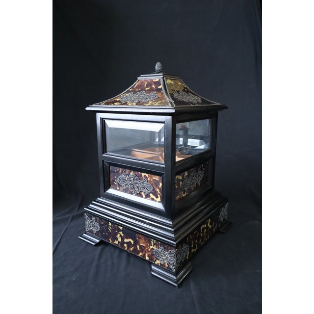 Late 19th Century English Faux Tortoiseshell and Silver-Mounted Tantalus With Four Large Decanters For Sale - Image 18 of 18