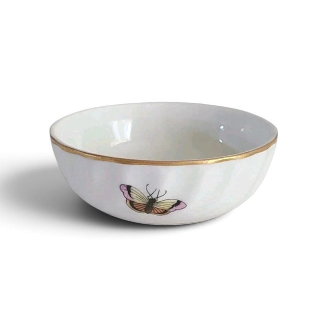 Herend vintage 1950s Rothschild Bird fine porcelain open salt cellar. It features a gently scalloped white body with hand-...