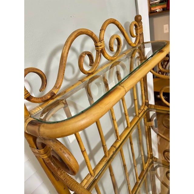 Mid 20th Century Vintage 4 Tier Chinoiserie Hollywood Regency Etagere or Bakers Rack With Glass Shelves For Sale In New Orleans - Image 6 of 11
