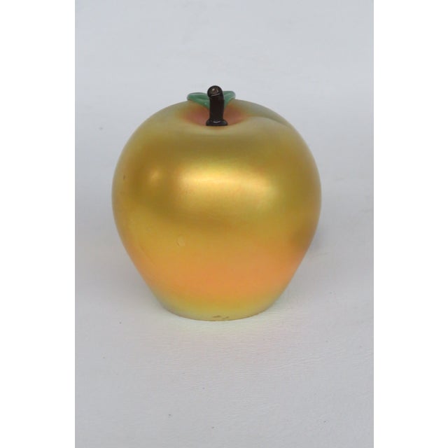 Glass Orient and Flume Iridescent Gold Apple Paperweight P0184j3 Art Glass Fruit 4800b For Sale - Image 7 of 17