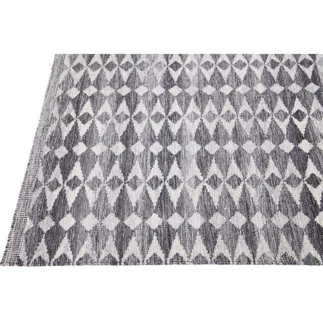 Early 21st Century "Sheaf" Modern Flatweave Geometric Light Gray Oversized Rug by Doris Leslie Blau For Sale - Image 5 of 10