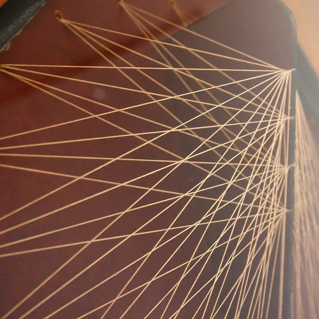 Measures : 50cmx9,5cm H:50cm Material : Wood - String - Burlap.