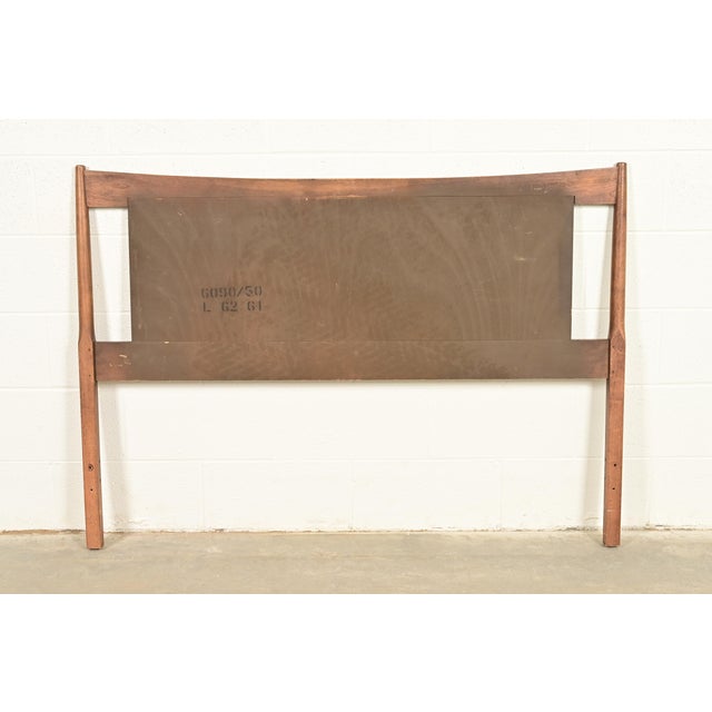 Broyhill Sculptra Mid-Century Modern Walnut Full Size Headboard, 1960s For Sale - Image 9 of 10