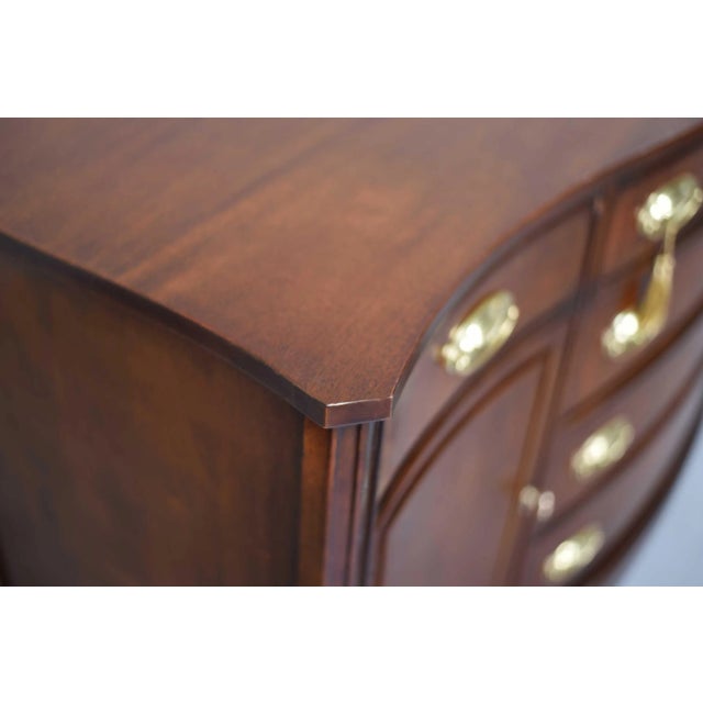 Mid Century Hepplewhite Style Mahogany Sideboard Buffet by Bassett Furniture For Sale - Image 12 of 15