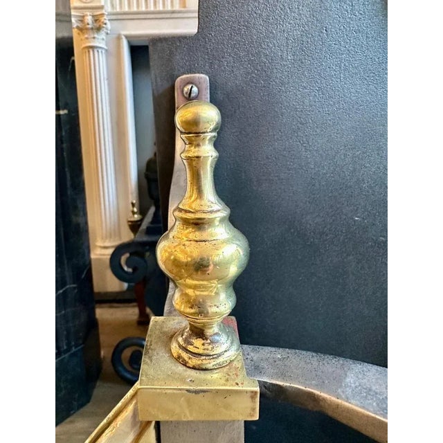 Metal Antique English Fire Grate in Engraved Brass and Polished Steel, 1860 For Sale - Image 7 of 11