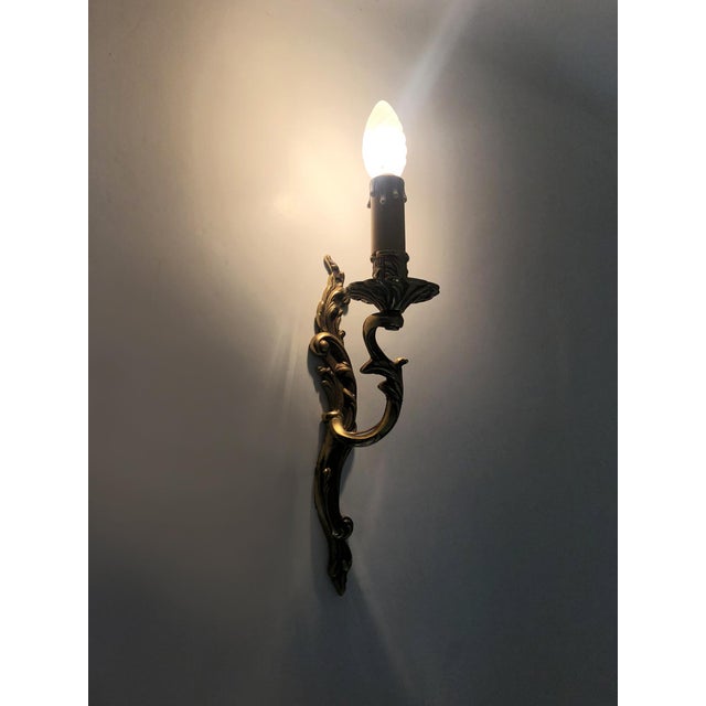 Vintage bronze or brass wall sconce with acanthus leaf design. 1960s Bronze wall sconce topped with a cardboard candle. In...