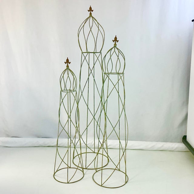 1940s Vintage French Neoclassical Iron Fluer De Lis Monumental Topiary Frames - Set of 3 For Sale - Image 4 of 18
