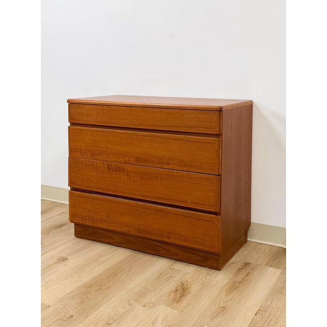 Mid 20th Century Vintage MCM Danish Modern Teak Four Drawer Chest, Dresser, Bedroom Storage For Sale - Image 5 of 14