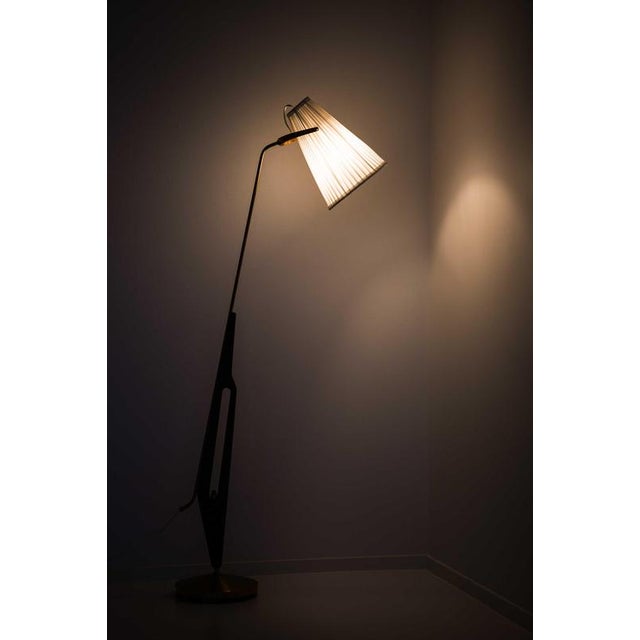 1950s Scandinavian Modern Floor Lamp in Brass and Mahogany attributed to Hans Bergström, 1950s For Sale - Image 5 of 10