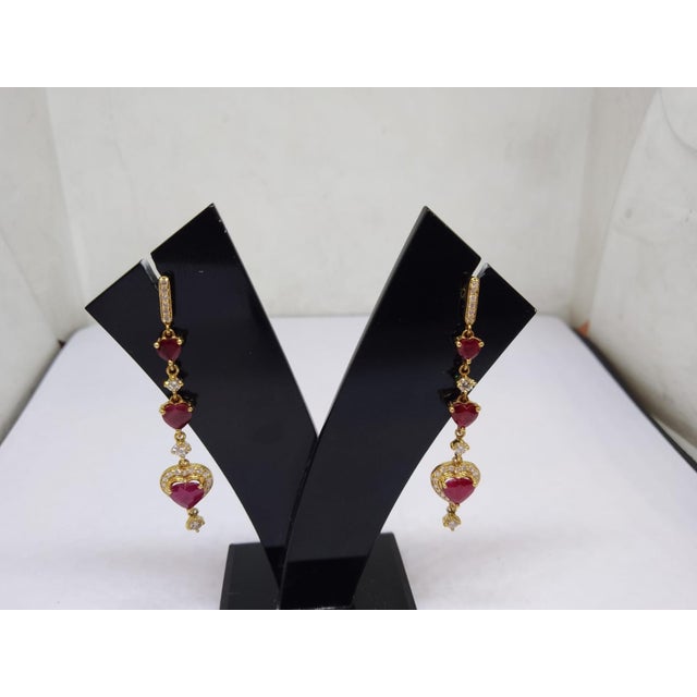 Metal Natural Ruby 2.82cts & Diamond 0.63cts Earring in 18k Yellow Gold For Sale - Image 7 of 8
