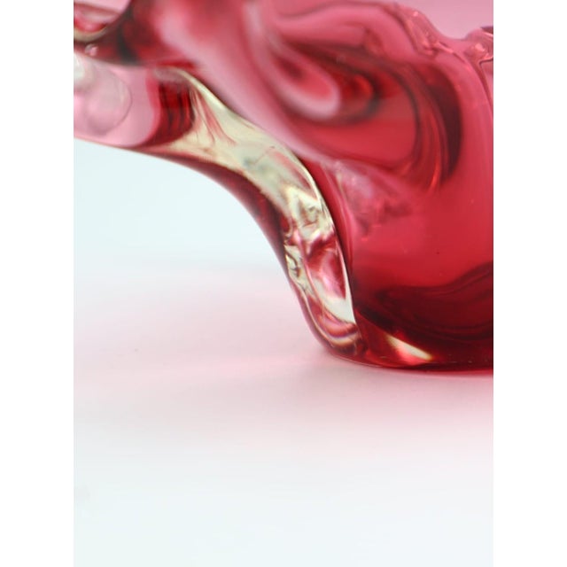 1960s Mid-Century Bohemian Art Glass Cranberry Centrepiece Bowl by Josef Hospodka for Chřibská, 1960s For Sale - Image 5 of 7