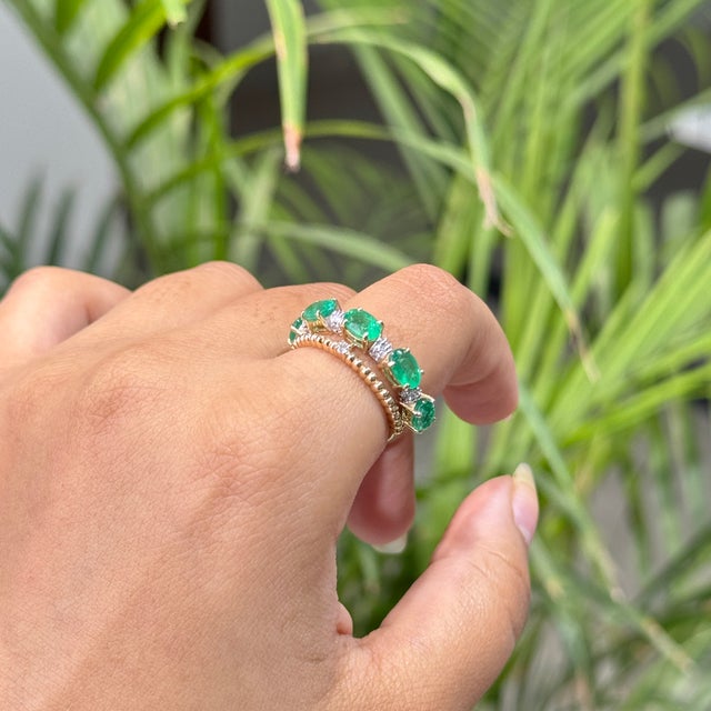 Postmodern Vintage-Style 2.18ct Oval Emerald & Diamond Double Band Ring in 14k Gold Size 5.5 For Sale - Image 3 of 18