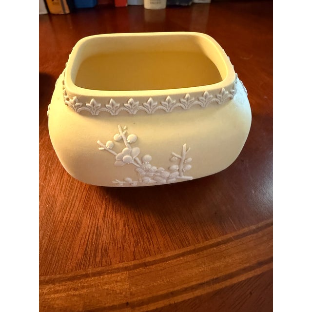 1980s Wedgwood Yellow Primrose Rectangular Lidded Box W/ White Relief Prunus Blossoms For Sale - Image 10 of 14