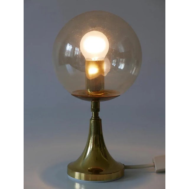 Elegant Mid-Century Modern table lamp. Manufactured by Sölken Leuchten, Neheim-Hüsten, Germany, 1960s. Executed in brass...