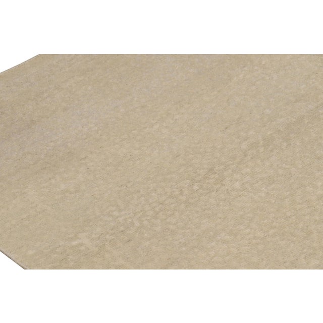 Rug & Kilim’s Oversized Contemporary Textural Solid Rug in Beige Tones For Sale In New York - Image 6 of 8