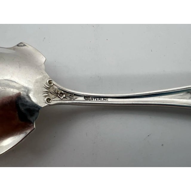 Antique Circa 1909 International Silver Sterling Silver, La Rochelle Large Berry Spoon For Sale In Los Angeles - Image 6 of 7