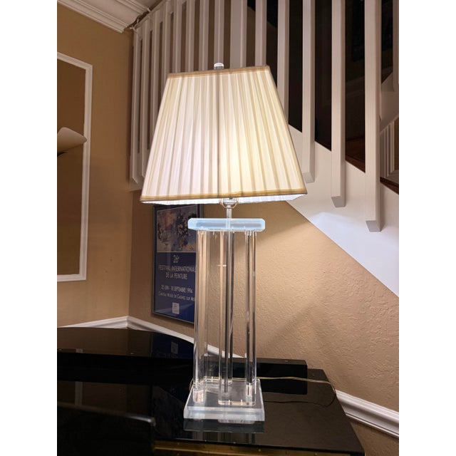 1970s Monumental "Four-Column" Lucite Table Lamp For Sale In Miami - Image 6 of 12
