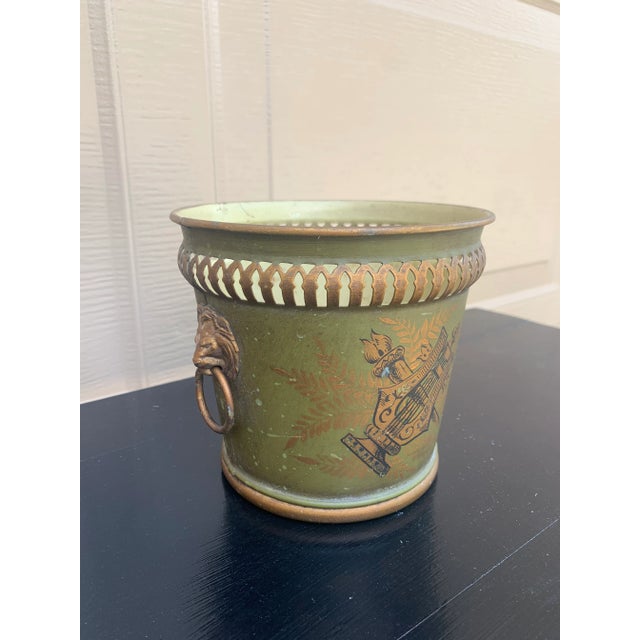 French Provincial French Green & Gold Tole Cachepot With Lion Head Handles and Pierced Gallery Rim For Sale - Image 3 of 8