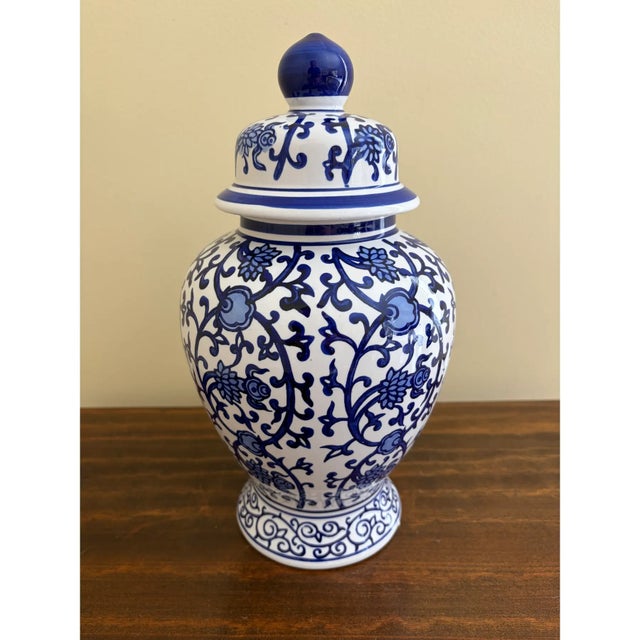 Chinoiserie Blue and White Porcelain Ginger Jar, Late 20th Century For Sale - Image 4 of 7