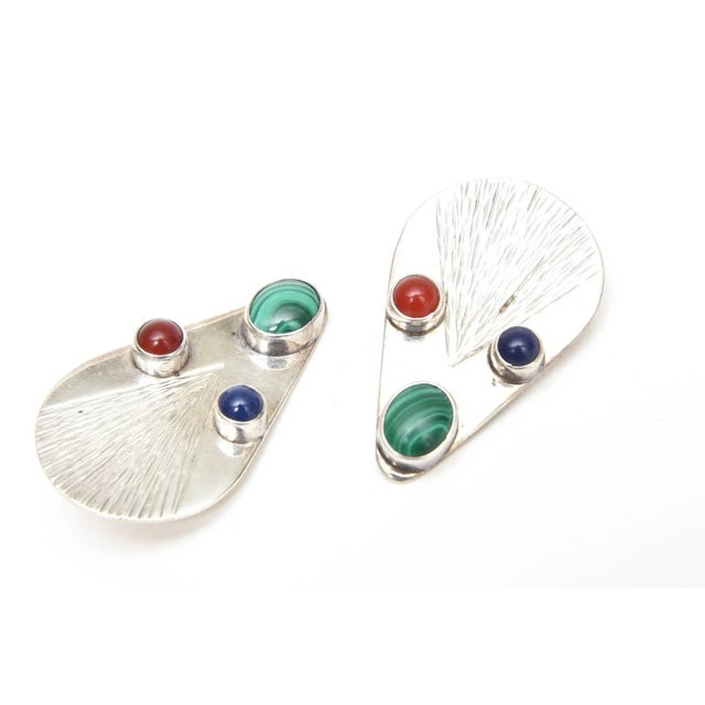 This is part of Chairish’s Fine Jewelry assortment. These lovely pair of vintage hallmarked sterling silver teardrop clip...