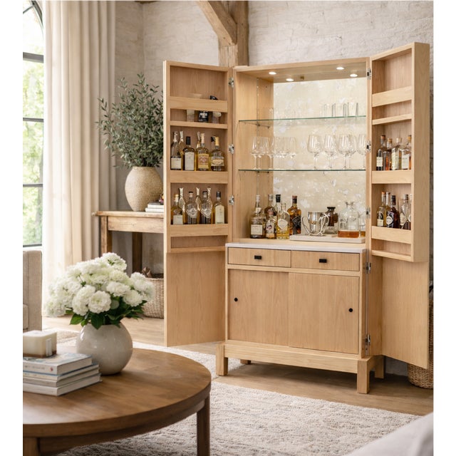 The Gascon Drinks Cabinet by John Jenkins for SNO, in New conditions. Designed from 2000 Labeled by Maker