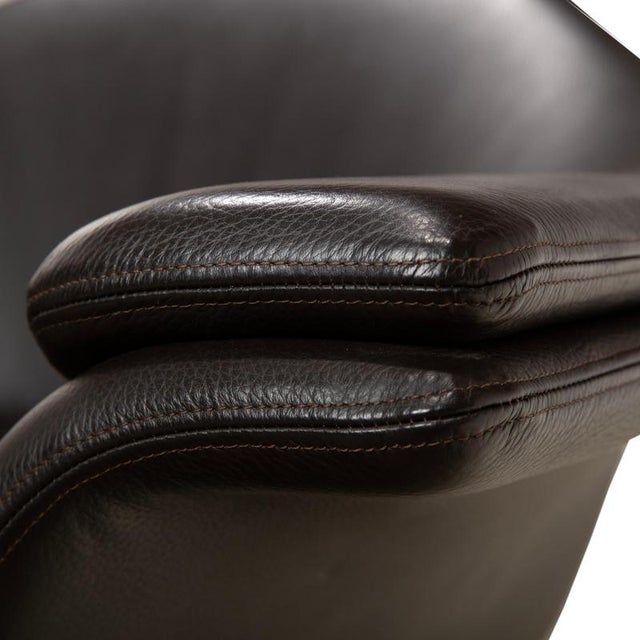 Modern Brown Leather Hi-Cove Swivel Armchair by Molteni&C For Sale - Image 3 of 13