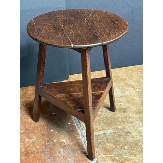 English Cricket Table of Patinated Oak From the Georgian Era For Sale In Austin - Image 6 of 9