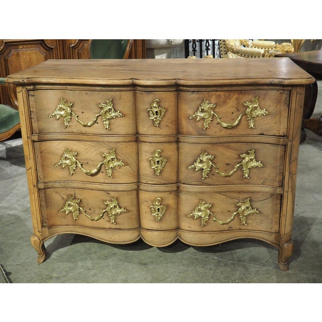 French Circa 1750 French Crossbow Front Commode in Lightly Scrubbed Walnut For Sale - Image 3 of 18