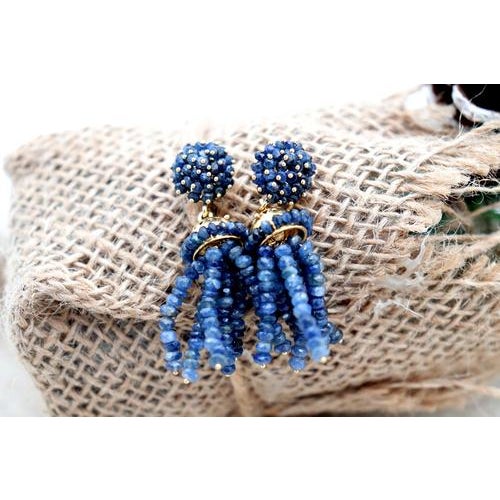 Gold earrings with calibrated blue quartz pendants in an articulated shape. Metal: Gold. Origin: Portuguese. Brand: Veado....