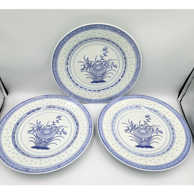 1970s Vintage Jingdezhen Rice Grain Dinner Plates 10" Set of 3 Chrysanthemum Porcelain For Sale - Image 5 of 7