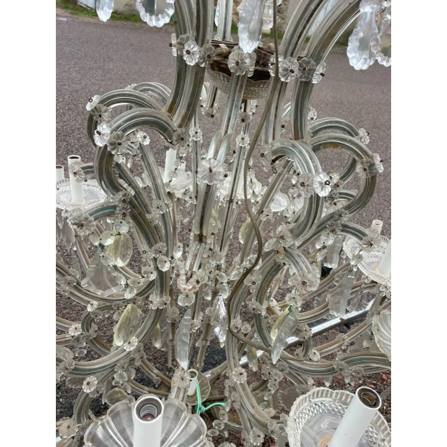 Chandelier of the 50s in bohemian crystal, Marie-Thérèse model, lighting up to 30 lumières, it is very imposing with its...