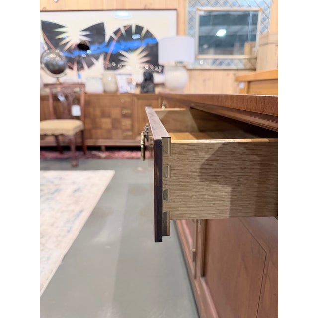 Late 20th Century Baker Palladian Collection Neoclassical Walnut Sideboard With Ebonized Columns For Sale In New York - Image 6 of 11